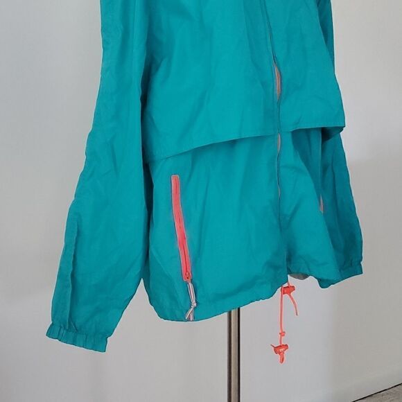 Woolrich | Travel Windbreaker  - Picture 3 of 8